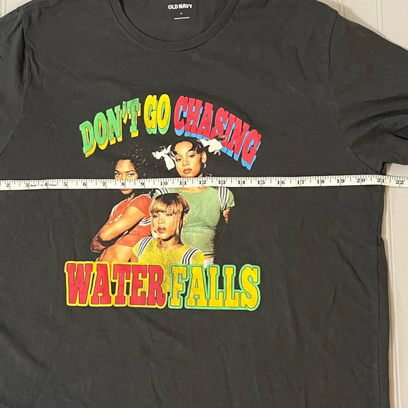 Old Navy Short Sleeve Graphic T Shirt‎ Large TLC Dont Go Chasing Waterfalls Gray - Picture 5 of 6